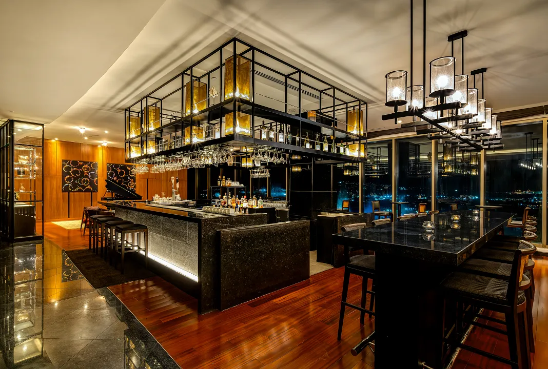 ワイン バー「ラ カンティーナ」