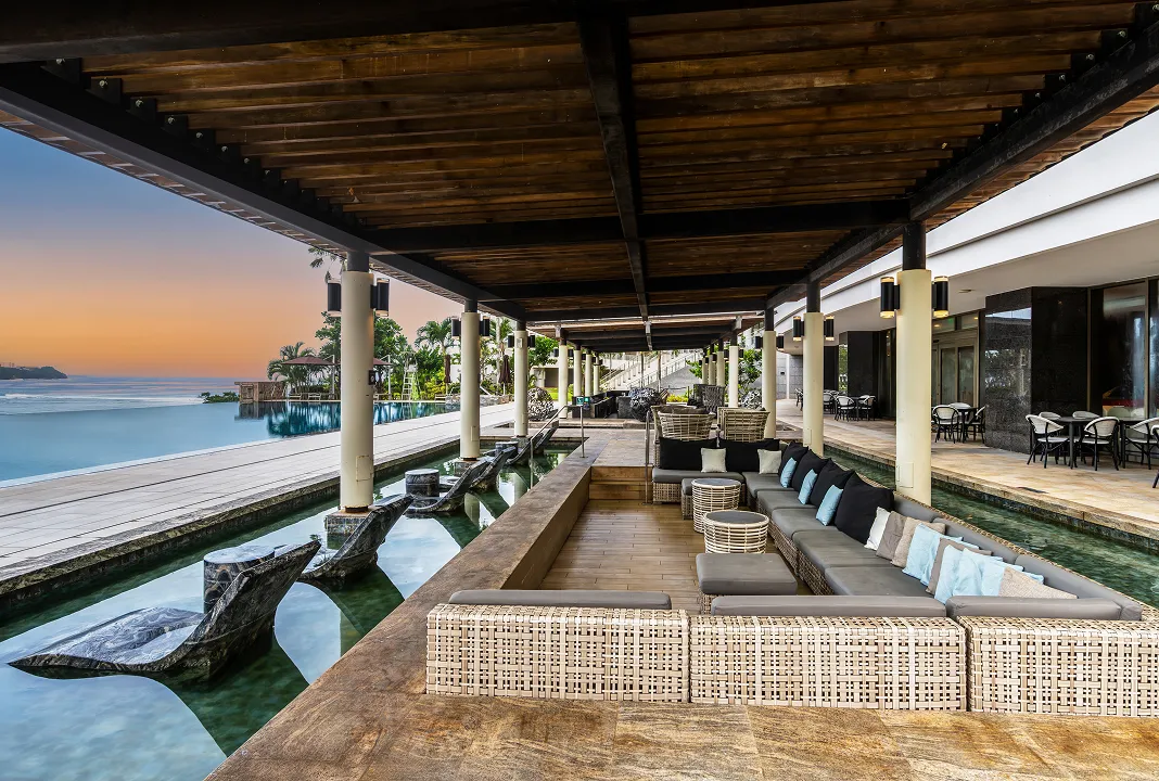 プールバー「ヌヌバー」