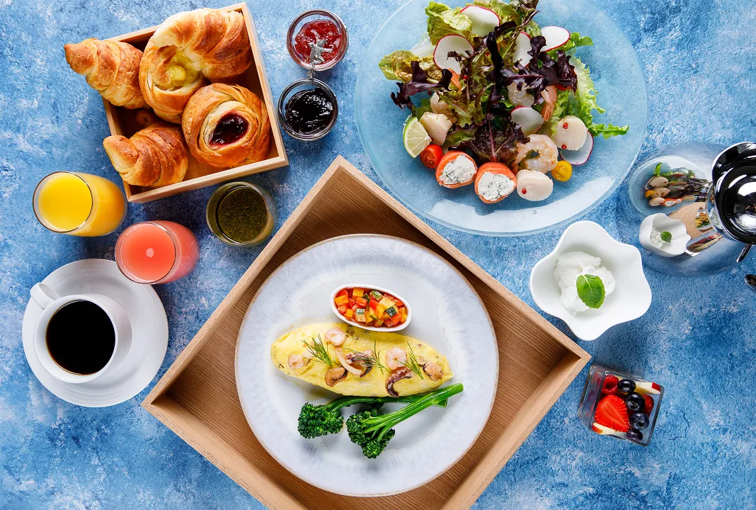 セット1 The Sea (シー) 太平洋にインスパイアされた新鮮な魚を使った朝食。