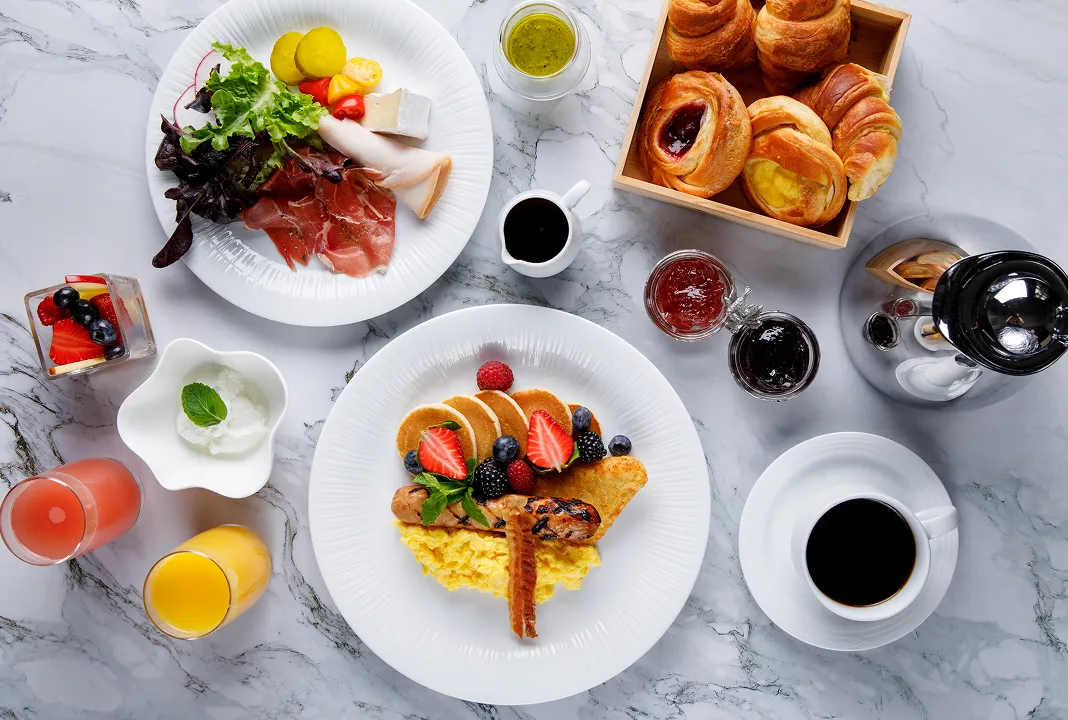 セット3 The City (シティー) ニューヨークスタイル のモダンアメリカンの朝食。